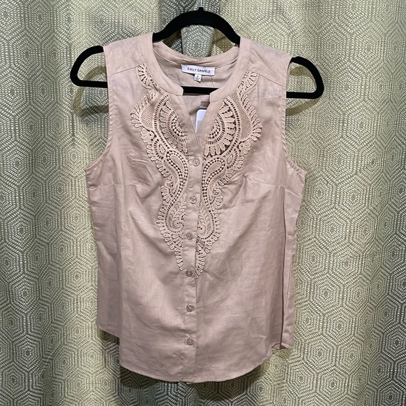Emily Daniels Tops - Emily Daniels linen blend sleeveless button down top NWT sizes small & medium